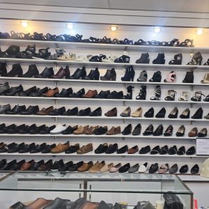 درباره ما کفشدونی تصویر وینرین داخلی قسمت زنانه فروشگاه کفشدونی