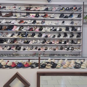 درباره ما کفشدونی تصویر مربوط به نمای داخل فروشگاه کفشدونی1