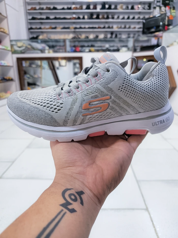 کفش اسپرت زنانه اسکیچرز رنگ طوسی