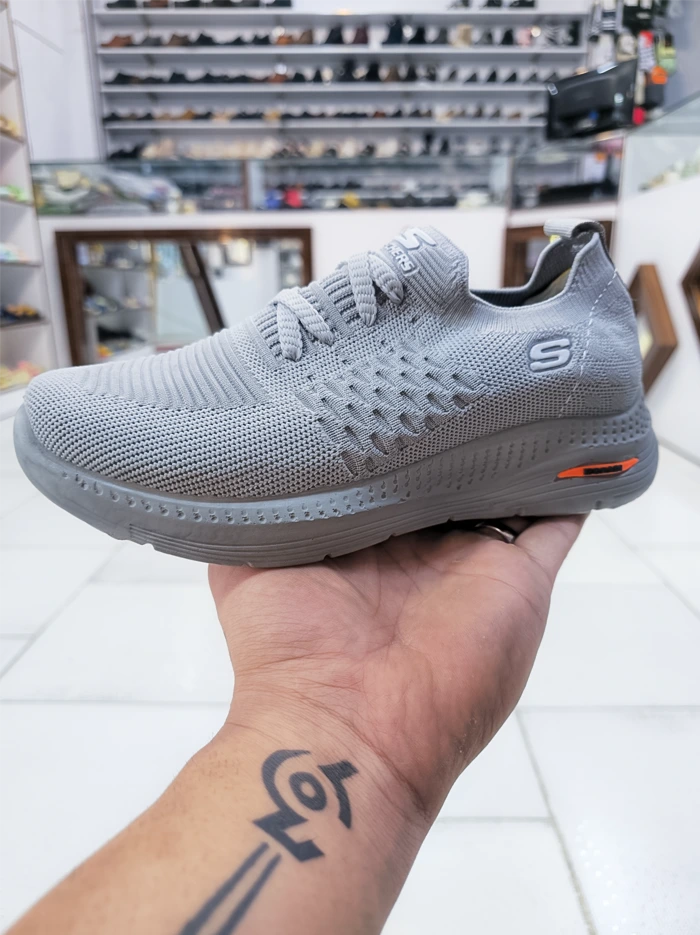 کفش اسپرت زنانه اسکیچرز کشی رنگ طوسی