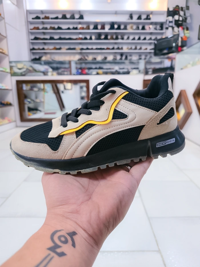 کفش اسپرت زنانه ریبوک رنگ مشکی کرم