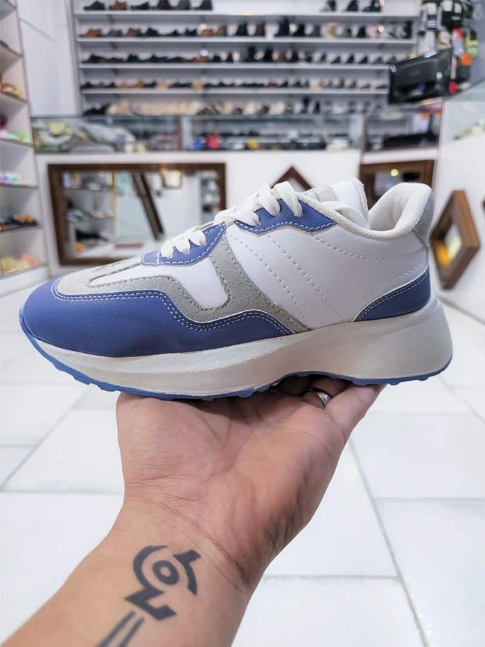 کفش اسپرت زنانه فندی رنگ سفید آبی