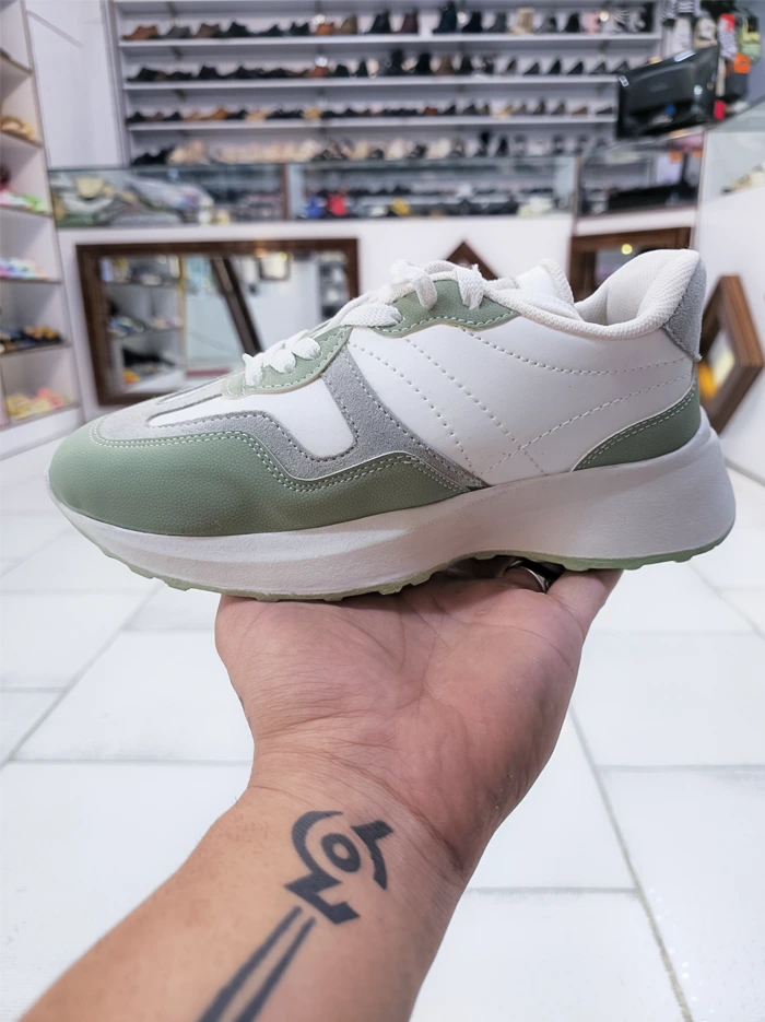 کفش اسپرت زنانه فندی رنگ سفید سبز