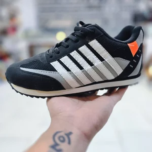 کفش اسپرت مردانه ام پی پدیده مشکی با طراحی پنج خط کلاسیک و کفی انعطاف‌پذیر – مناسب پیاده‌روی و ورزش سبک | کفشدونی