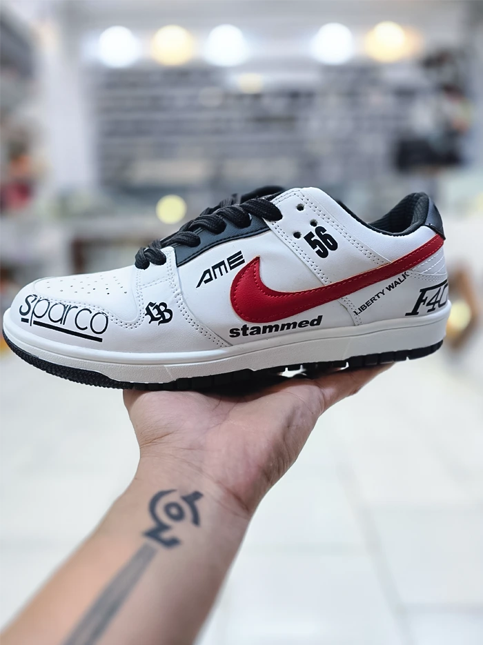 کفش اسپرت مردانه ونس نایک اس&بی سفید با طراحی سبک و کفی نرم – مناسب پیاده‌روی و فعالیت‌های روزمره | کفشدونی