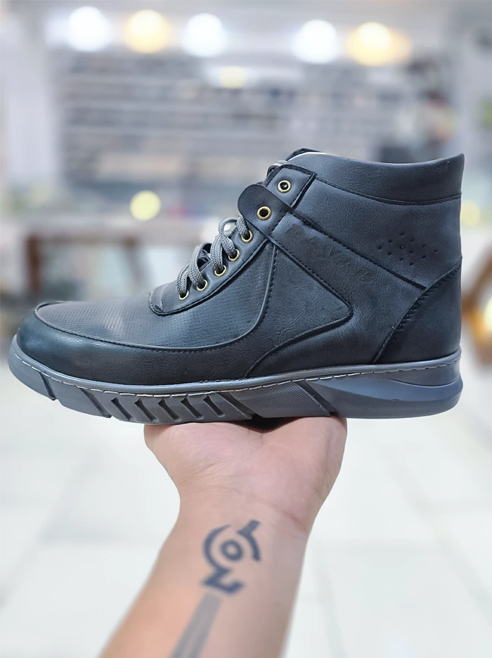 کفش نیم بوت مردانه رادمان طوسی با طراحی مقاوم و کفی نرم – مناسب پیاده‌روی و استفاده روزمره | کفشدونی