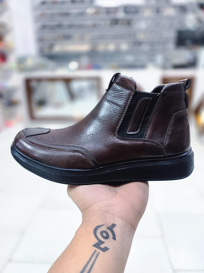 کفش نیم بوت مردانه سبلان تزریق زرشکی با طراحی مقاوم و کفی نرم – مناسب پیاده‌روی و استفاده روزمره | کفشدونی