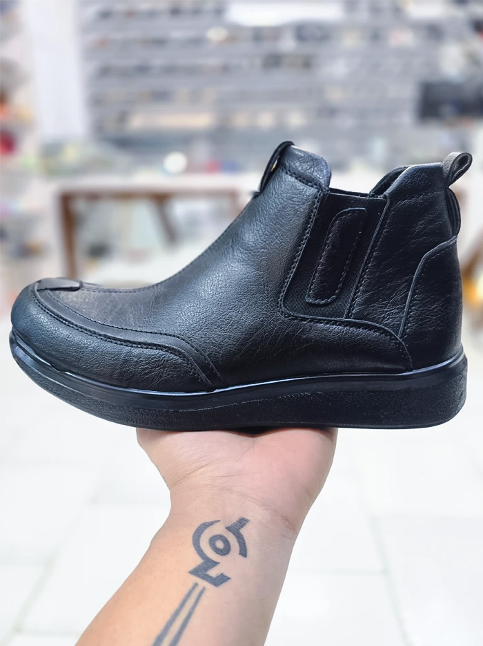 کفش نیم بوت مردانه سبلان تزریق مشکی با طراحی مقاوم و کفی نرم – مناسب استفاده روزمره و پیاده‌روی | کفشدونی