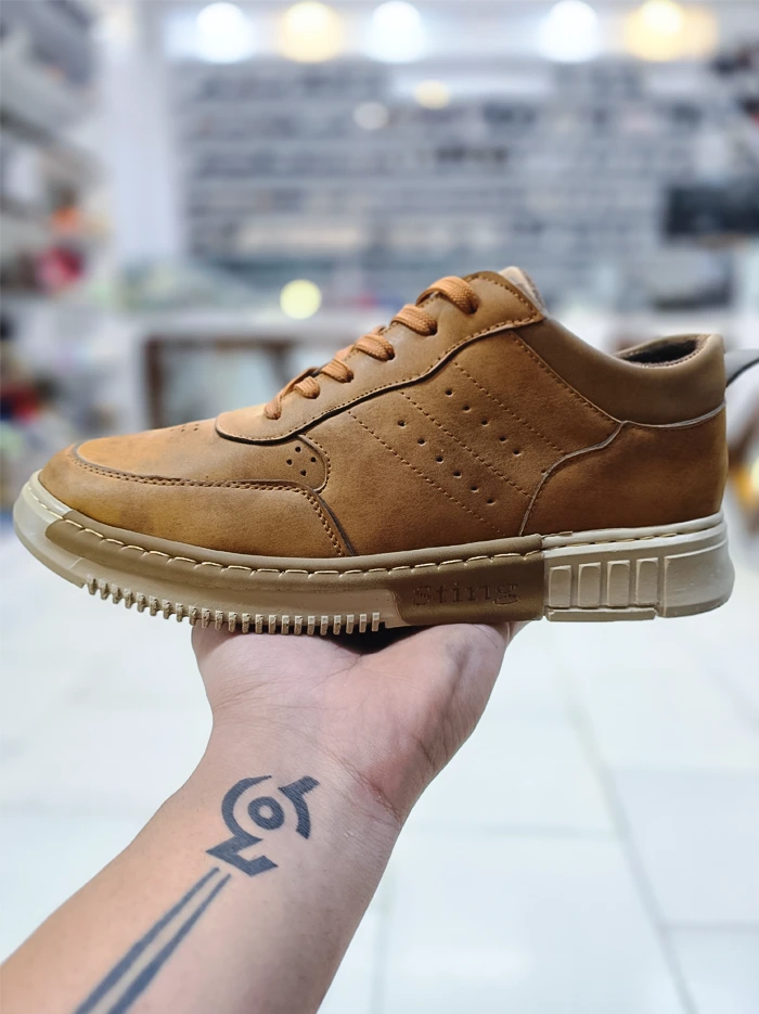 کفش کلاسیک مردانه ال وی ستاری رنگ عسلی با طراحی رسمی و کفی راحت – مناسب استفاده روزمره و محیط کاری | کفشدونی