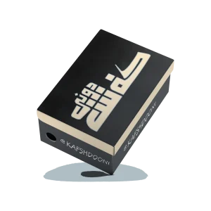 عکس جعبه ای از کفش با نام اختصاری کفشدونی بر روی آن برای قسمت ارسال محصولات